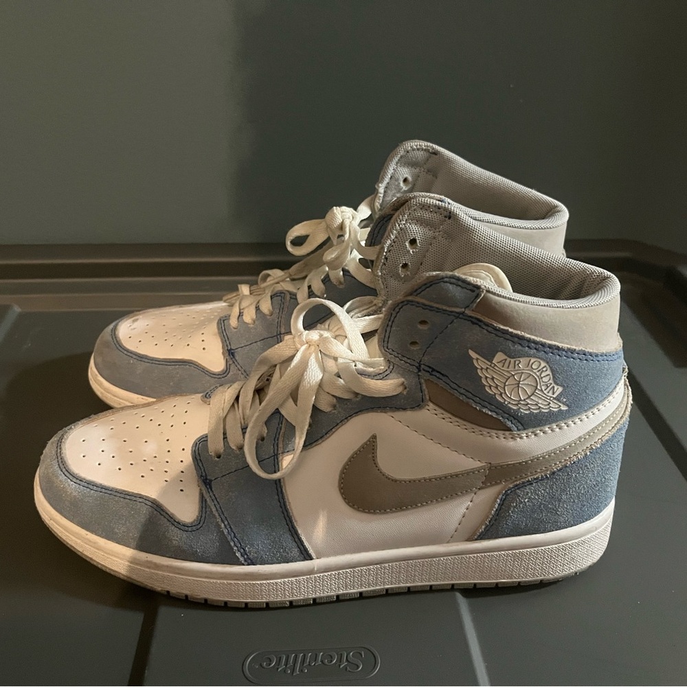 Air Jordan 1 Retro High OG ‘Hyper Royal’